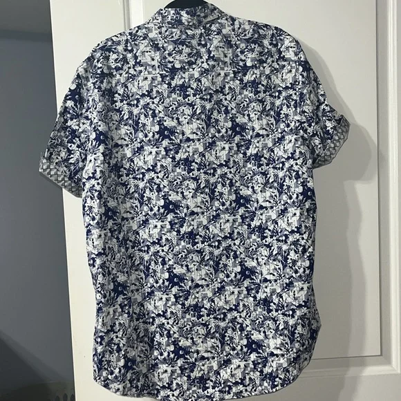 Robert Graham Short Sleeve Button Down - Picture 4 of 5